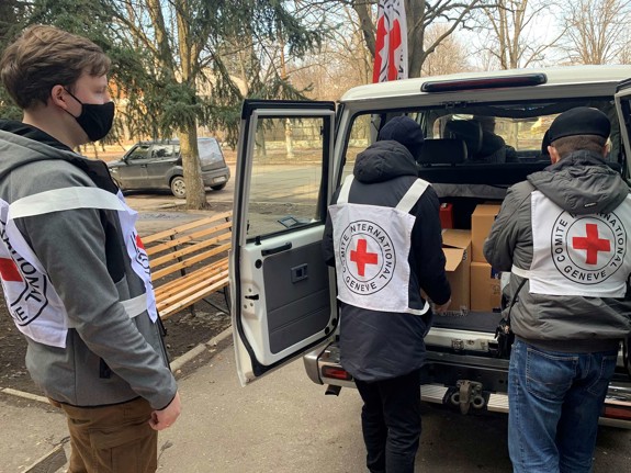 Röda Korset hjälper i Ukraina. ICRC.