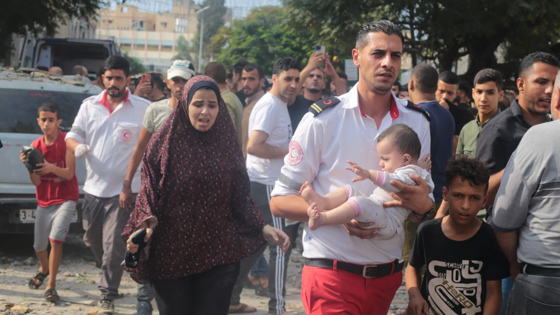Hjälparbetare efter explosion i Gaza, Palestina.