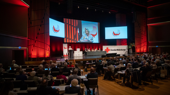 Fullsatt plenisal under Röda Korsets Riksstämma 2023.