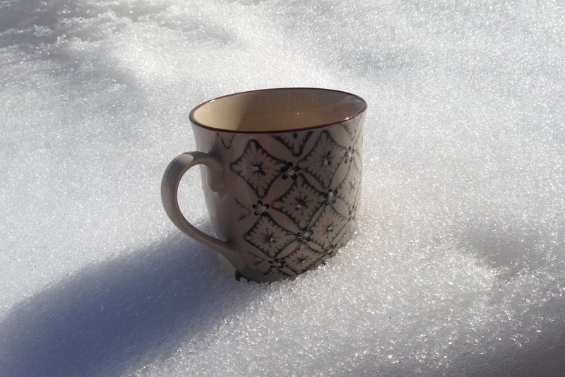 Kaffekopp i snön