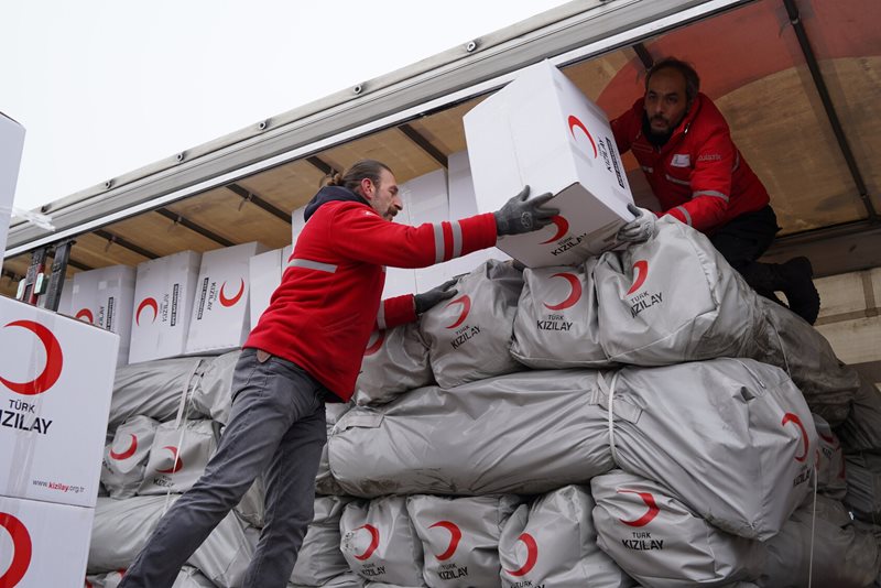 Nödhjälp når fram i jordbävningsdrabbade Turkiet 