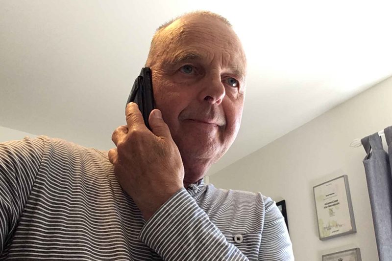 Bengt Hellström är volontär i stödtelefonen under coronakrisen