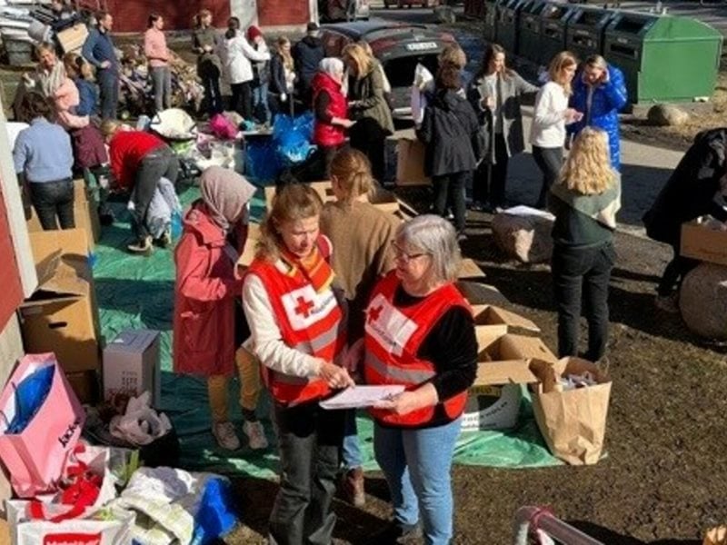 Under helgen (mars 2022) har Röda Korset i Stocksund hjälpt till att ordna sängar och hygienartiklar till 100 personer som kom i början av veckan från Ukraina.