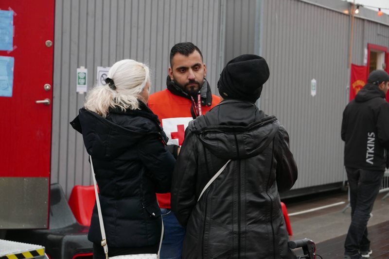 Volontären Sarmad på plats för att möta människor på flykt 2015.
