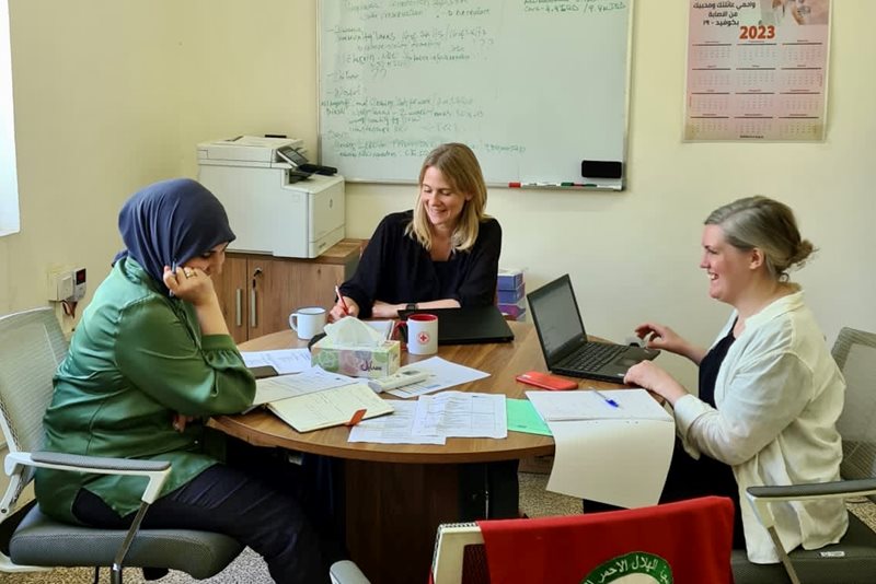 På bilden är Mikaela Hagan, Josefin Zeolla samt Batool Alokaby på IRCS, Iraqi Red Crescent Society